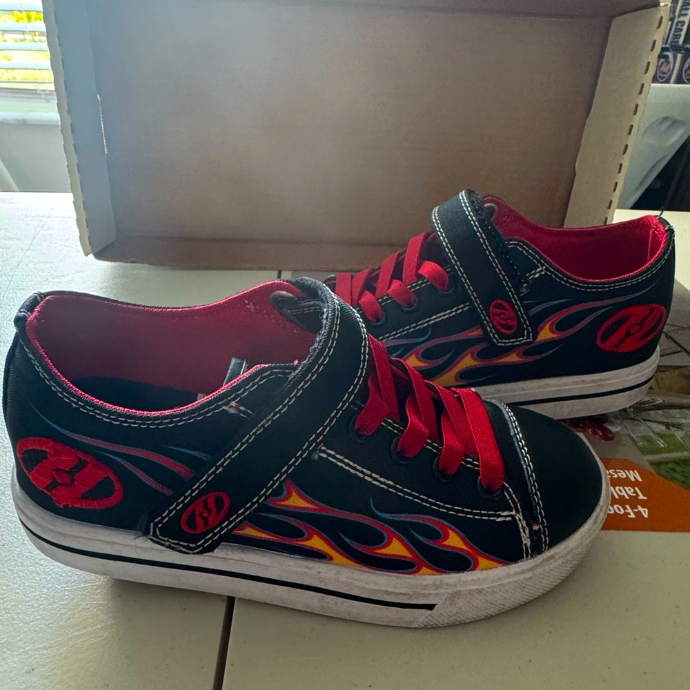 Kids Youth Heelys Black Red Canvas Lace Up Skate Sneaker Shoes Size 1 🔥🔥